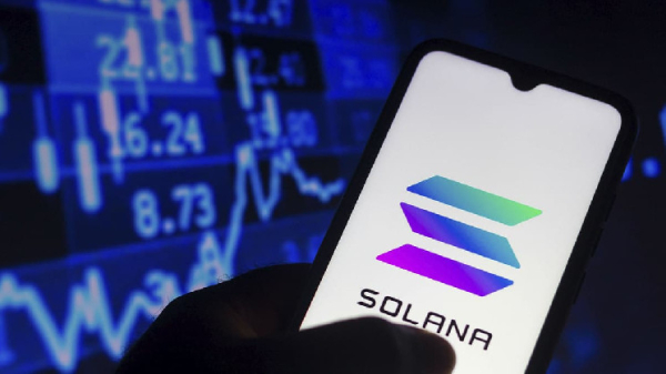 Solana Mobile’s Saga Smartphone Sells Out, Sets Stage for a Third Device Solana Mobile’s Saga Smartphone Sells Out, Sets Stage for a Third Device